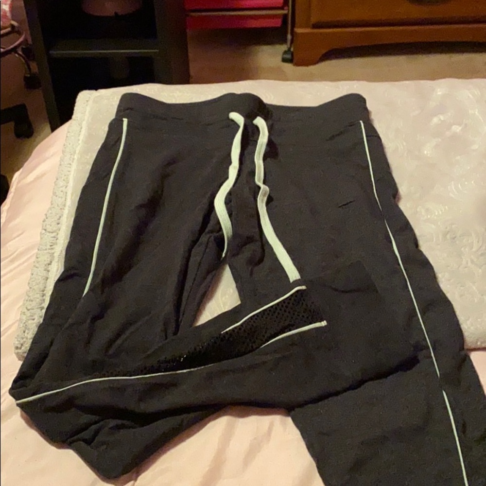 Pink cropped leggings